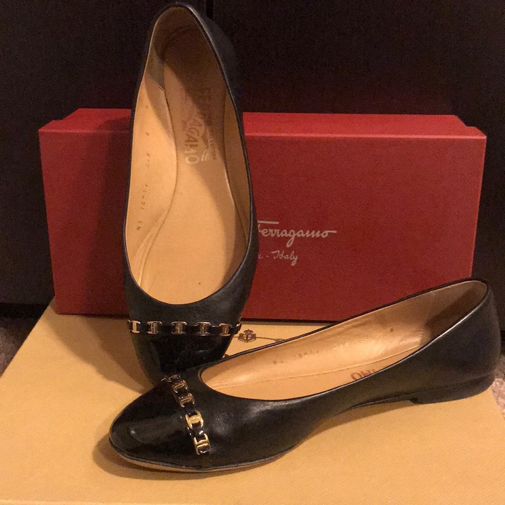 ⭕️ SOLD⭕️Salvatore Feragamo flats